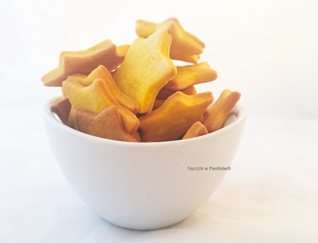 Biscotti con farina di mandorle e zafferano