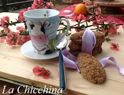 Biscotti con farro e mela