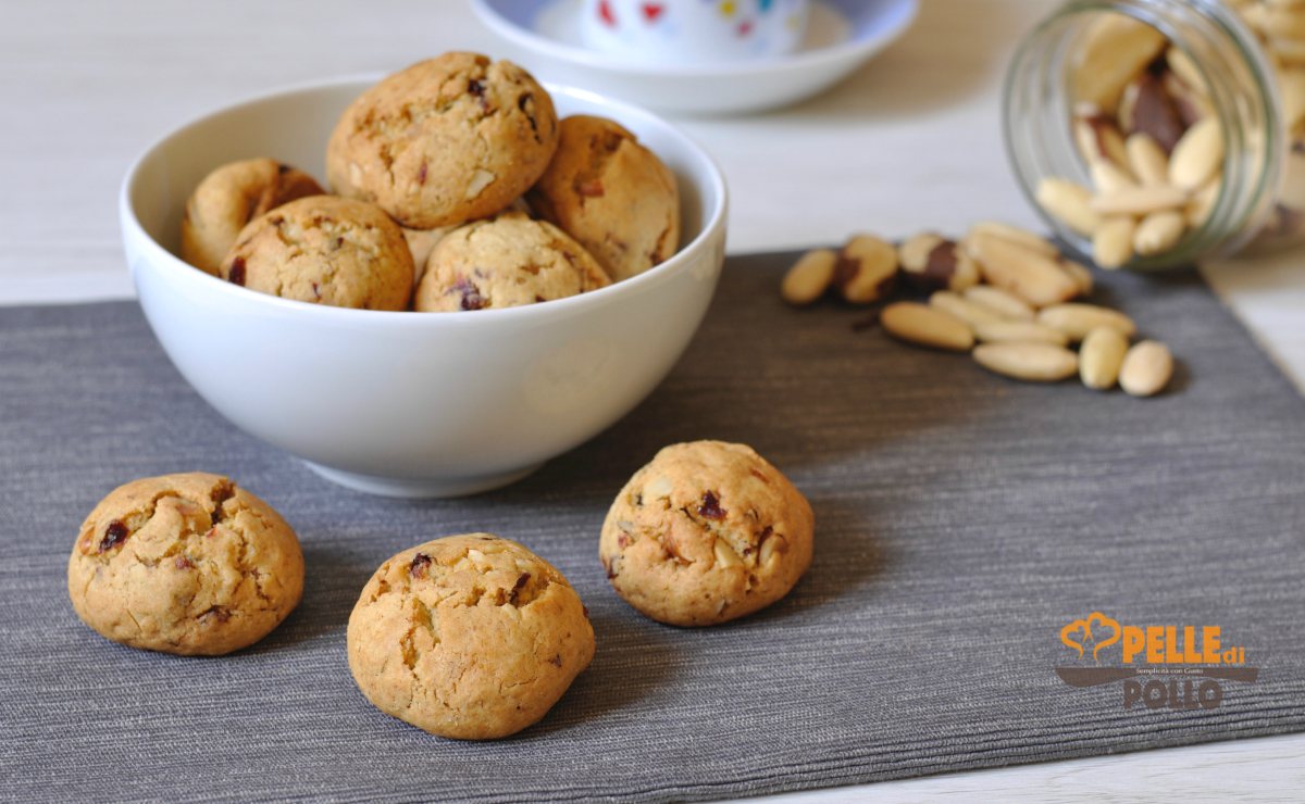 Biscotti con frutta secca e farina integrale
