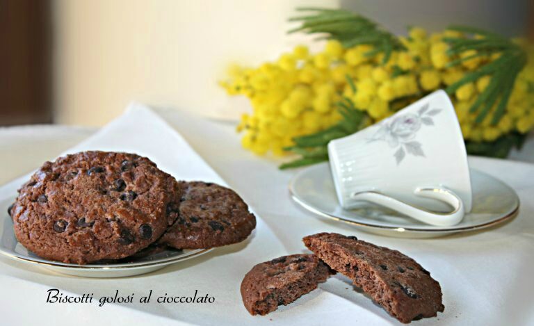 Biscotti con gocce di cioccolato