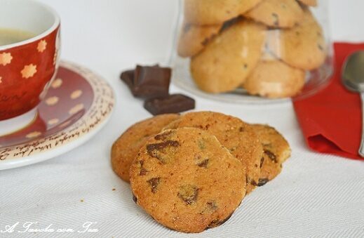 Biscotti con gocce di cioccolato