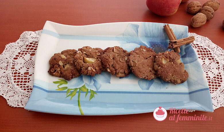 Biscotti con mele e noci senza lattosio
