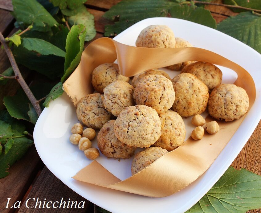 Biscotti con nocciole e corn flakes