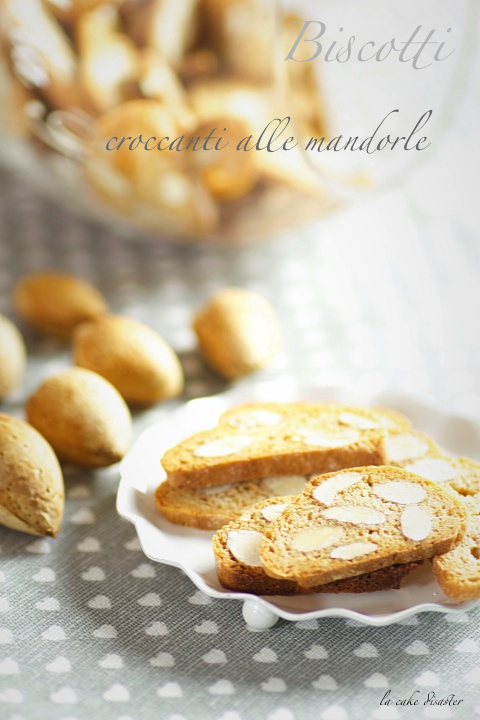 Biscotti croccanti alle mandorle