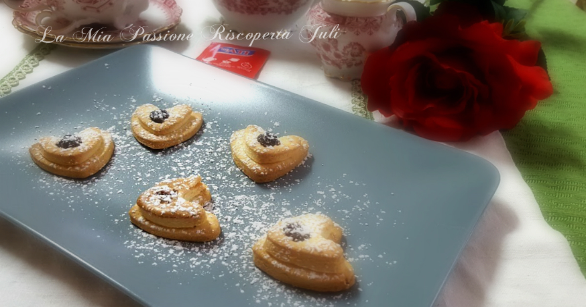 Biscotti cuore con goccia di nutella bimby