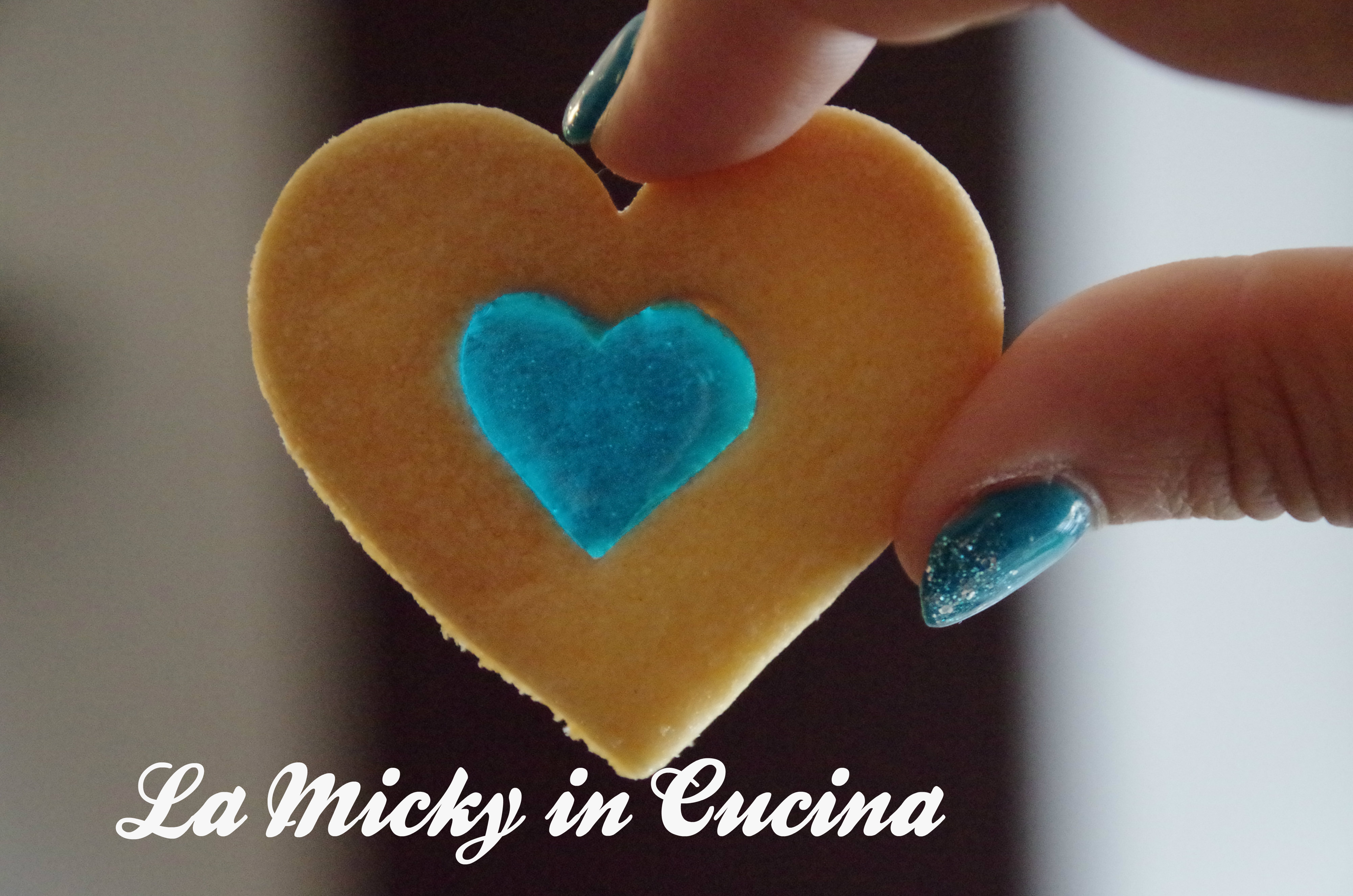 Biscotti cuore ghiacciato di anna di frozen con isomalto