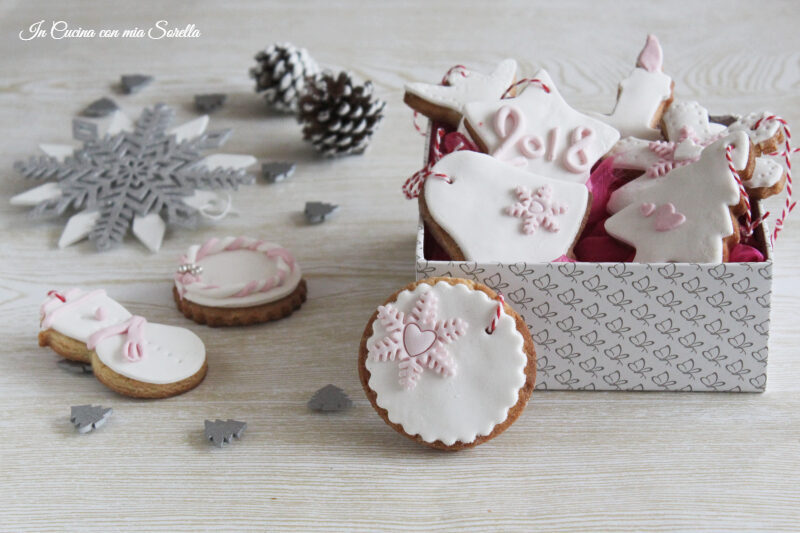 Biscotti decorati da appendere – ricetta natalizia
