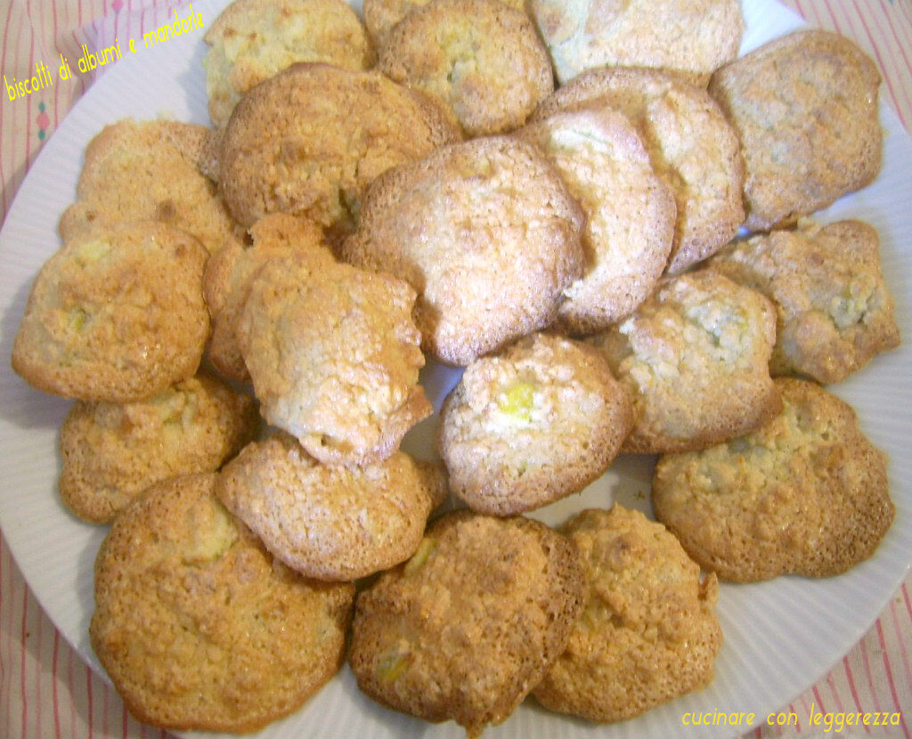 Biscotti di albumi e mandorle