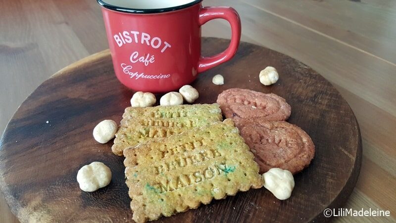 Biscotti di alice nel paese delle meraviglie con miele e nocciole