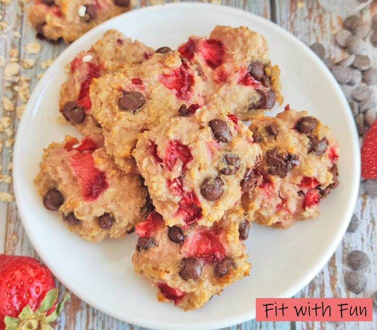 Biscotti di avena con fragole e cioccolato facili e proteici