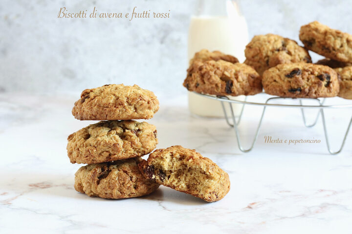 Biscotti di avena e frutti rossi
