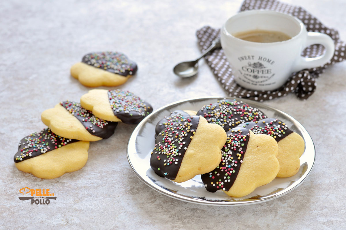 Biscotti di frolla con cioccolato e codette