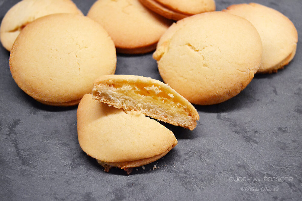 Biscotti di frolla con crema al mascarpone