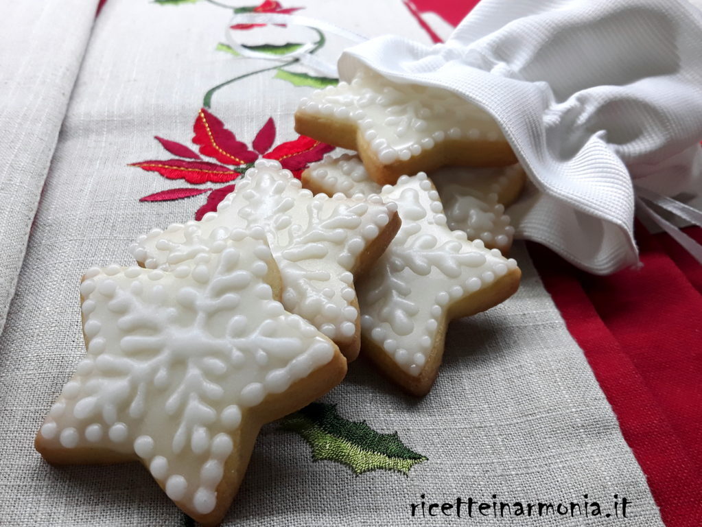 Biscotti di natale con ghiaccia reale