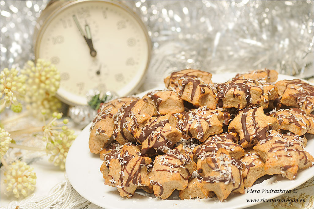 Biscotti di natale speziati e veloci a forma di stelle