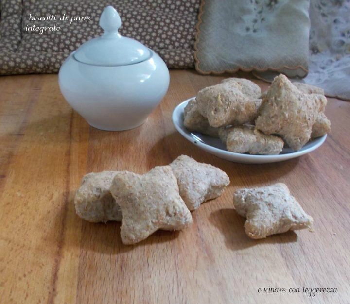 Biscotti di pane integrale
