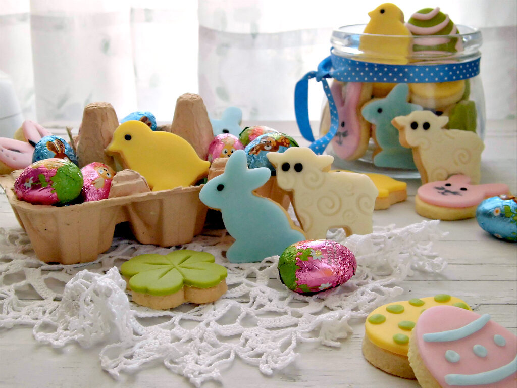 Biscotti di pasqua decorati con pasta di zucchero