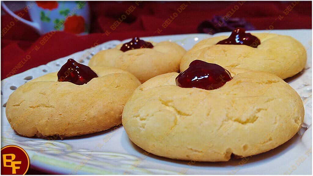 Biscotti di pasta frolla con albume