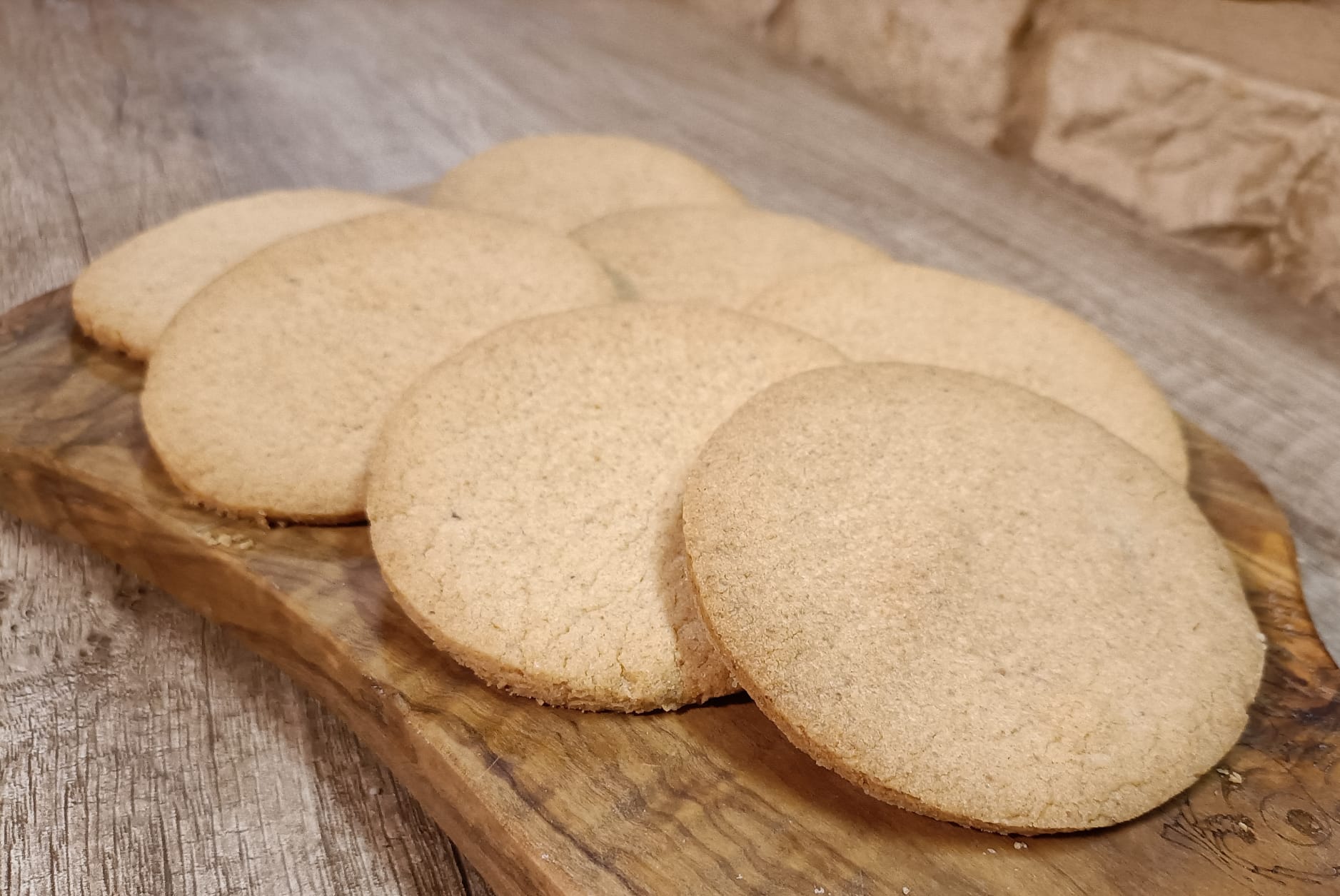 Biscotti di pasta frolla fatti con gli amaretti: ricetta
