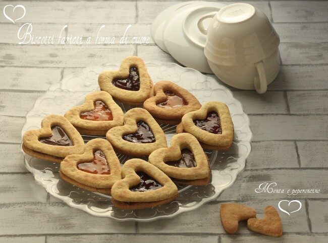 Biscotti farciti a forma di cuore