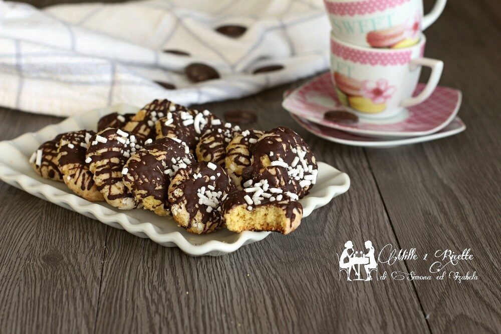 Biscotti glassati con cioccolato fondente