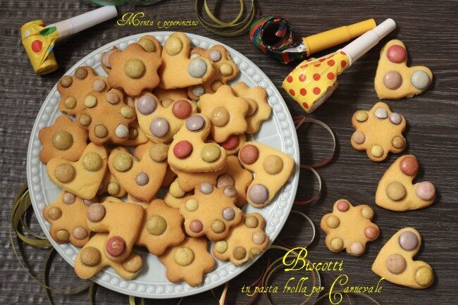 Biscotti in pasta frolla per carnevale
