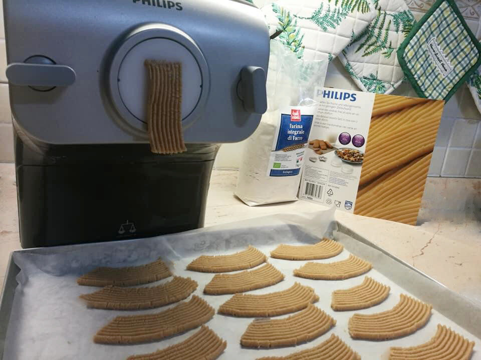 Biscotti integrali al farro con pasta maker: la ricetta perfetta per biscotti sani e genuini