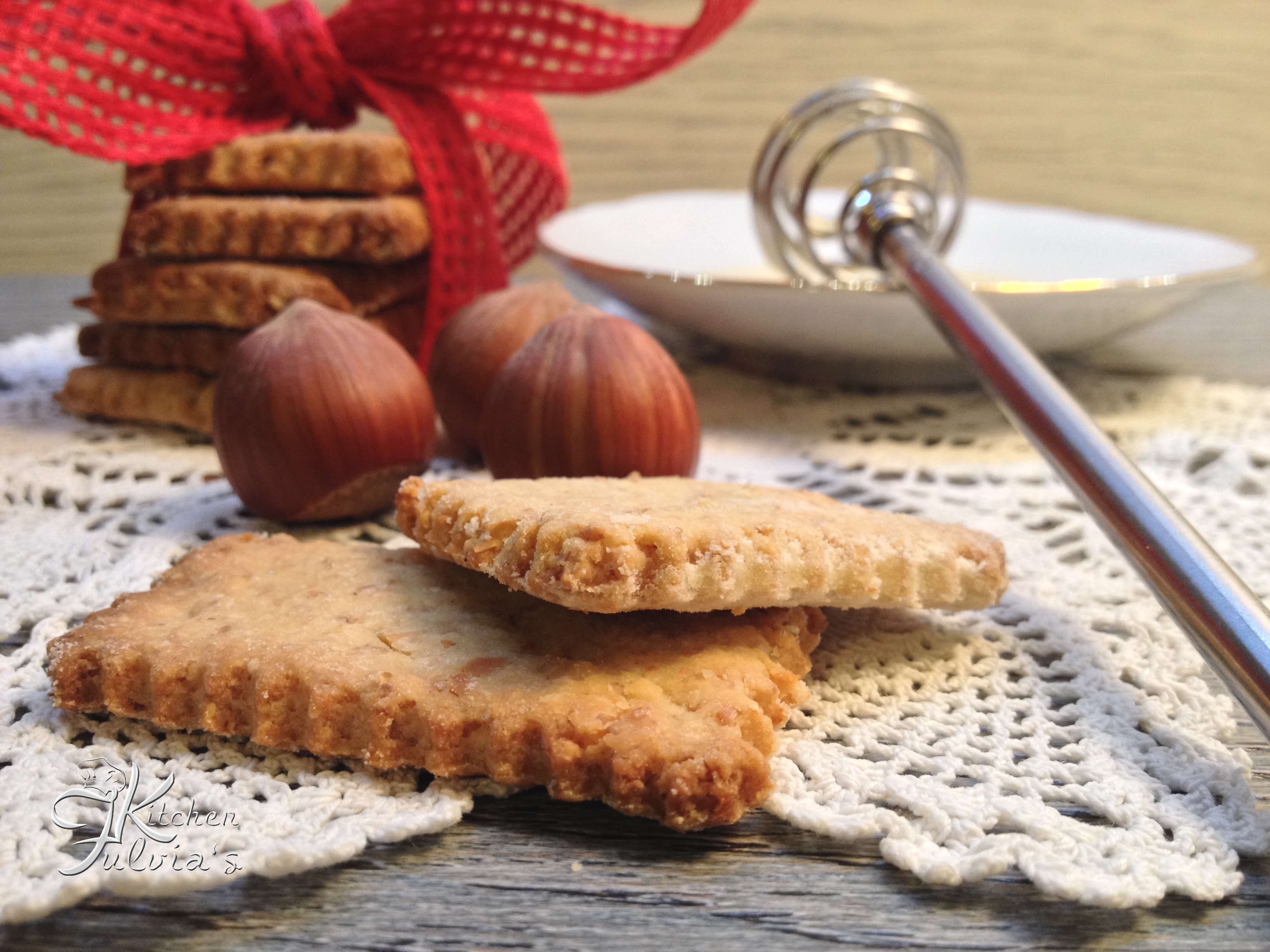 Biscotti integrali al miele con nocciole