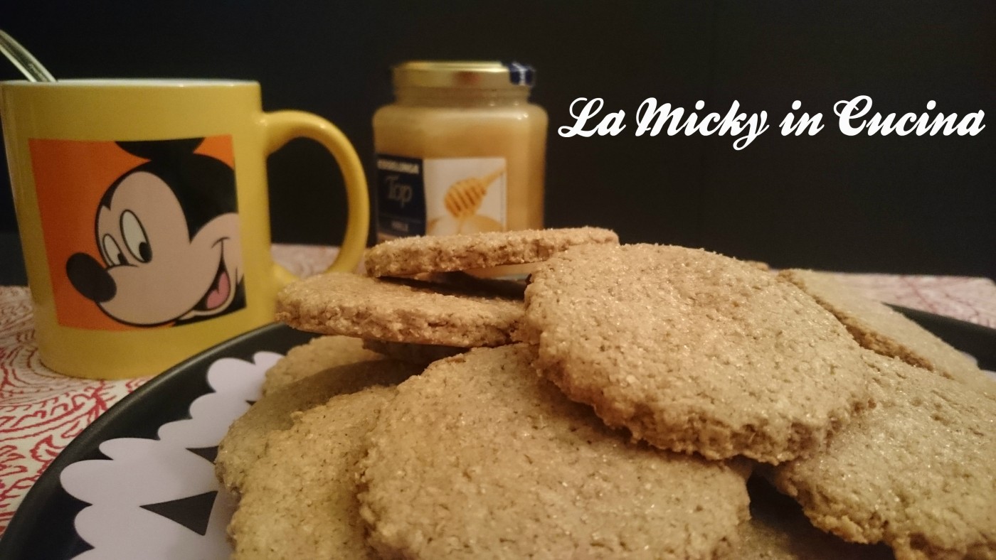 Biscotti integrali al miele senza uova e burro
