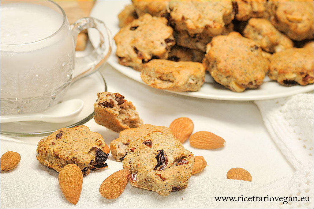 Biscotti integrali con frutta secca senza zucchero