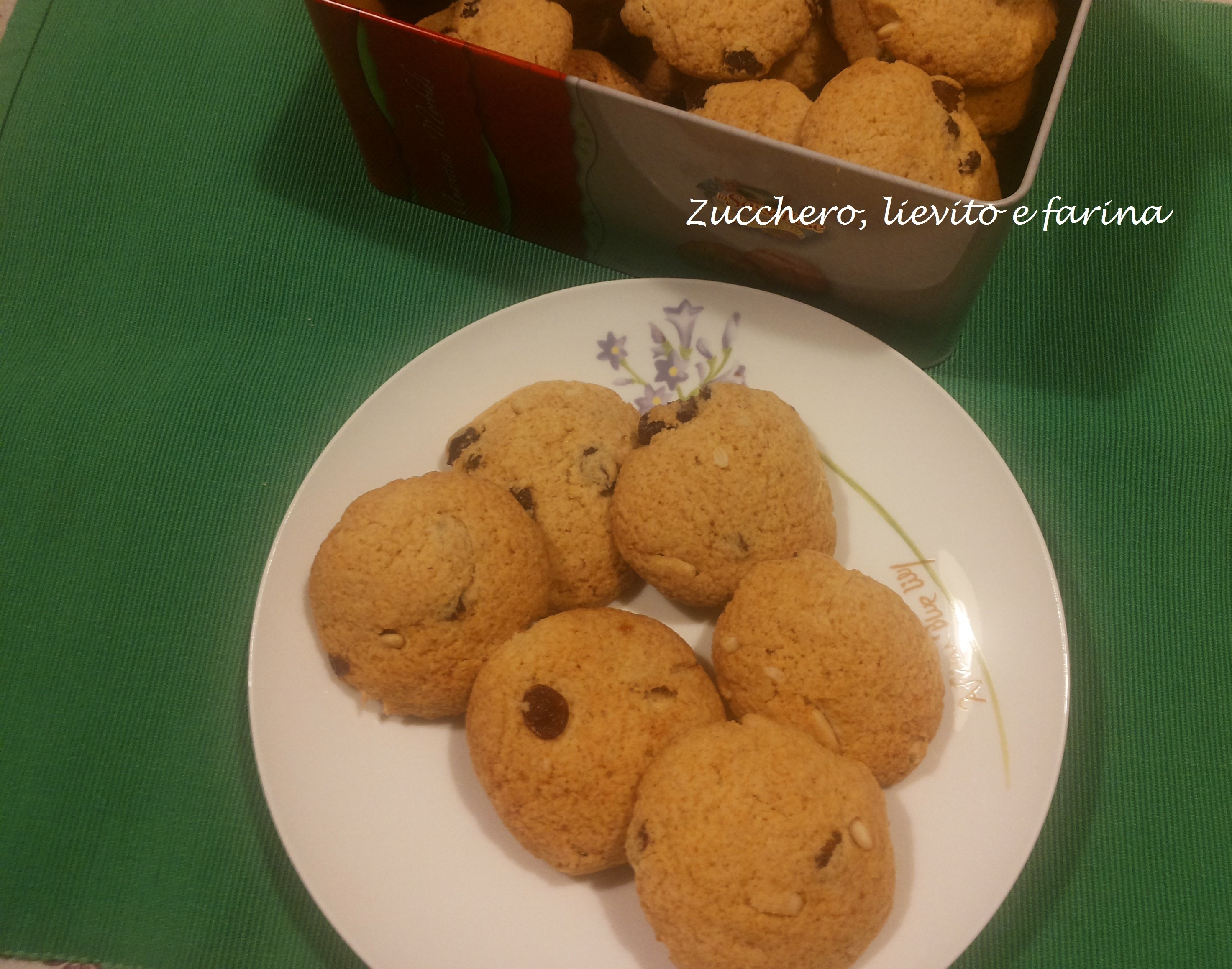 Biscotti integrali con uvetta e pinoli (anche in versione senza zucchero)