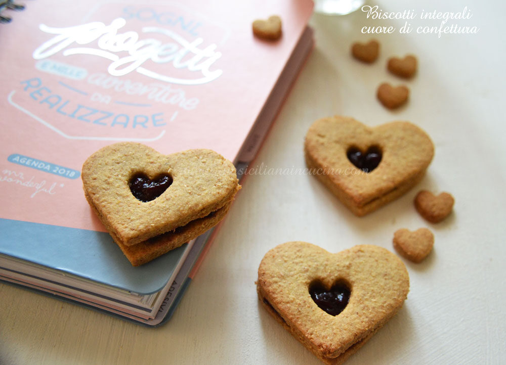 Biscotti integrali cuore di confettura
