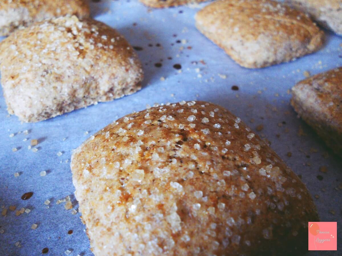 Biscotti integrali ripieni al cioccolato fondente – ricetta veloce e light, senza burro e senza uova