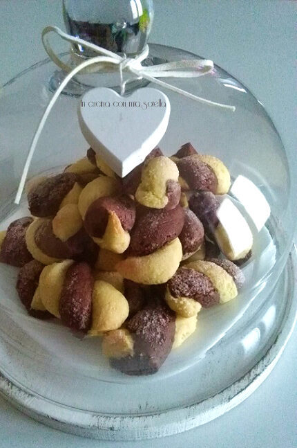 Biscotti intrecciati cacao e ricotta
