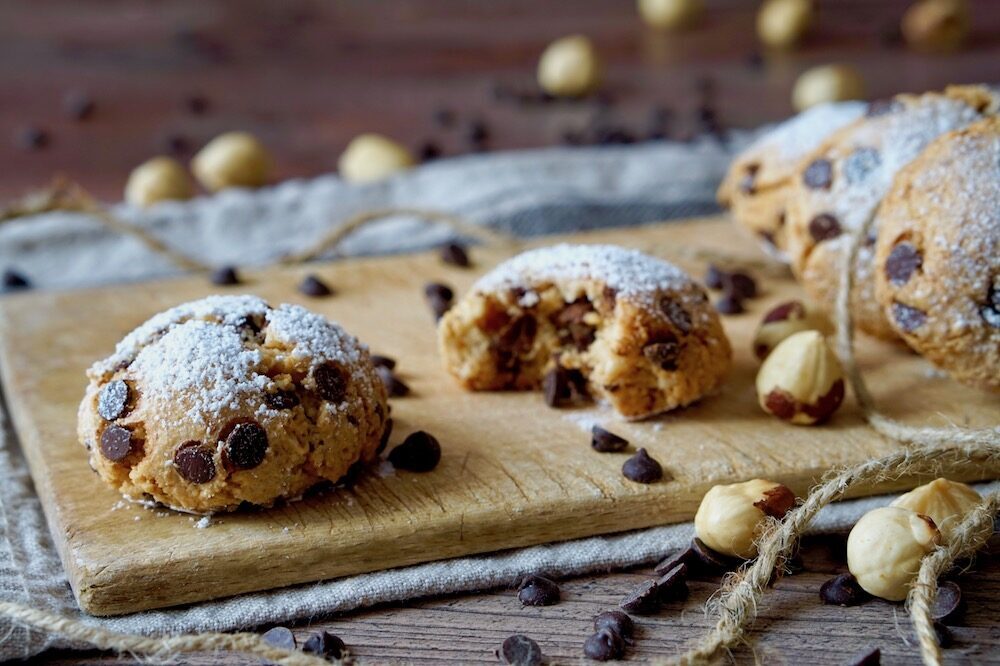 Biscotti morbidi al cioccolato e nocciole