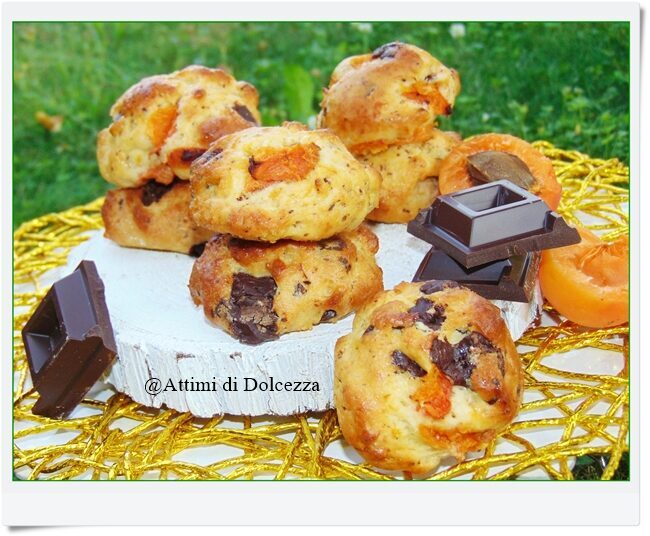 Biscotti morbidi alle albicocche e cioccolato