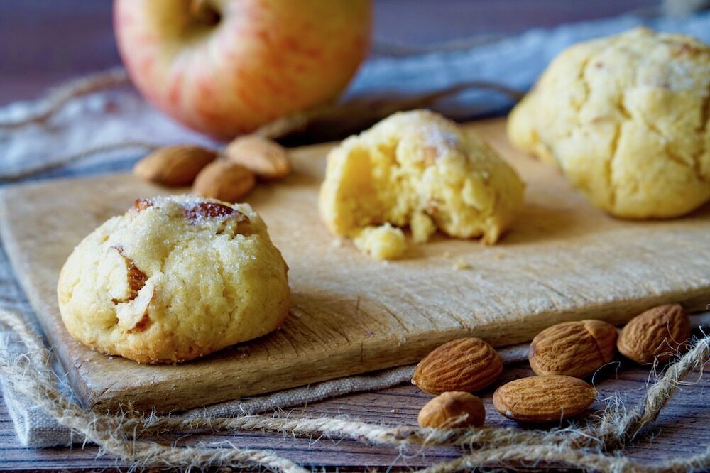 Biscotti morbidi alle mele e mandorle