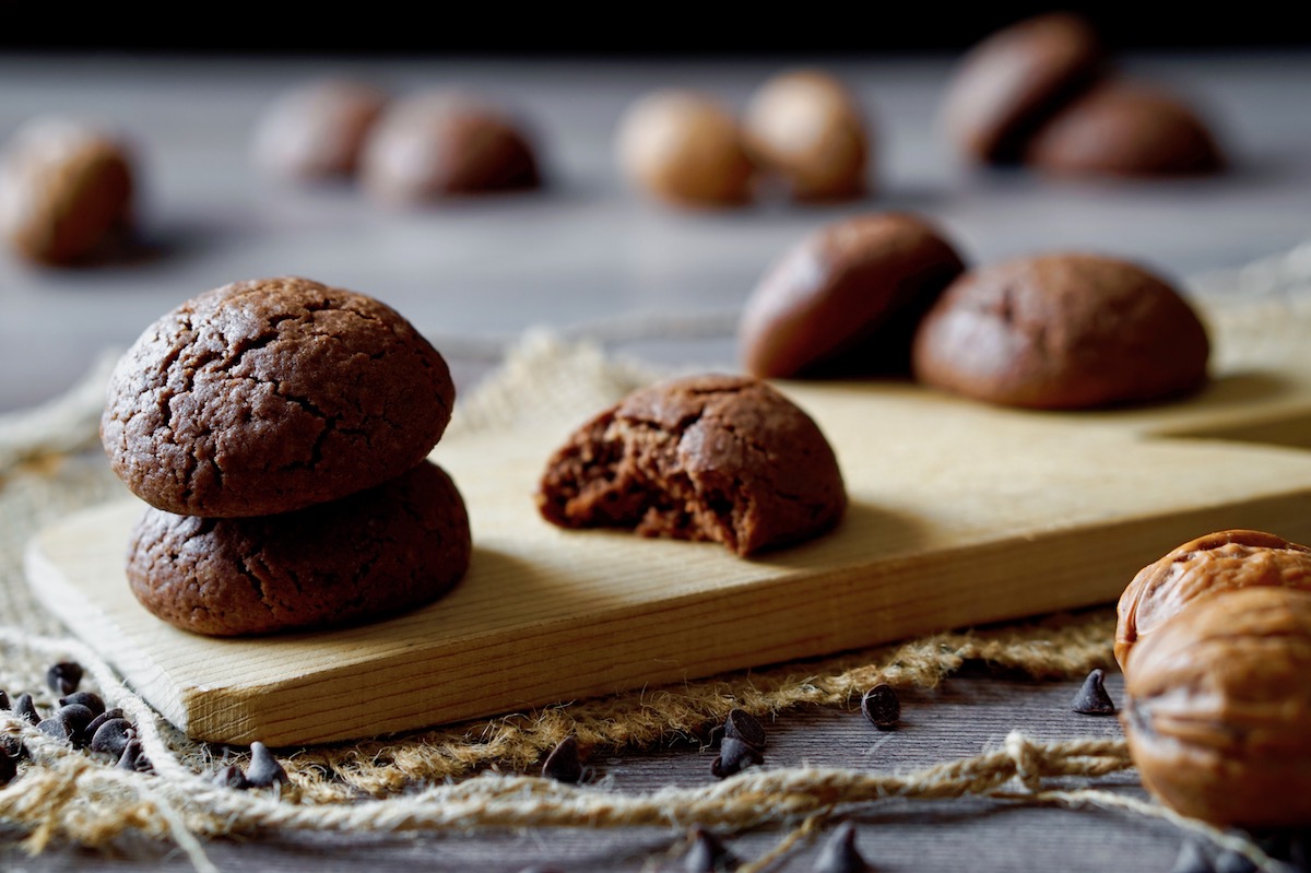 Biscotti morbidi alle noci e cacao
