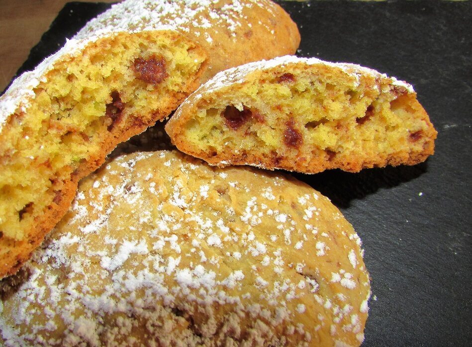Biscotti morbidi con arancia pistacchio e cioccolato