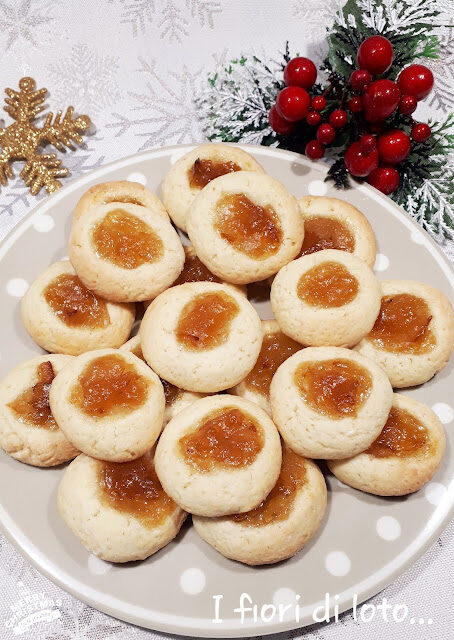 Biscotti natalizi con marmellata di agrumi e zenzero
