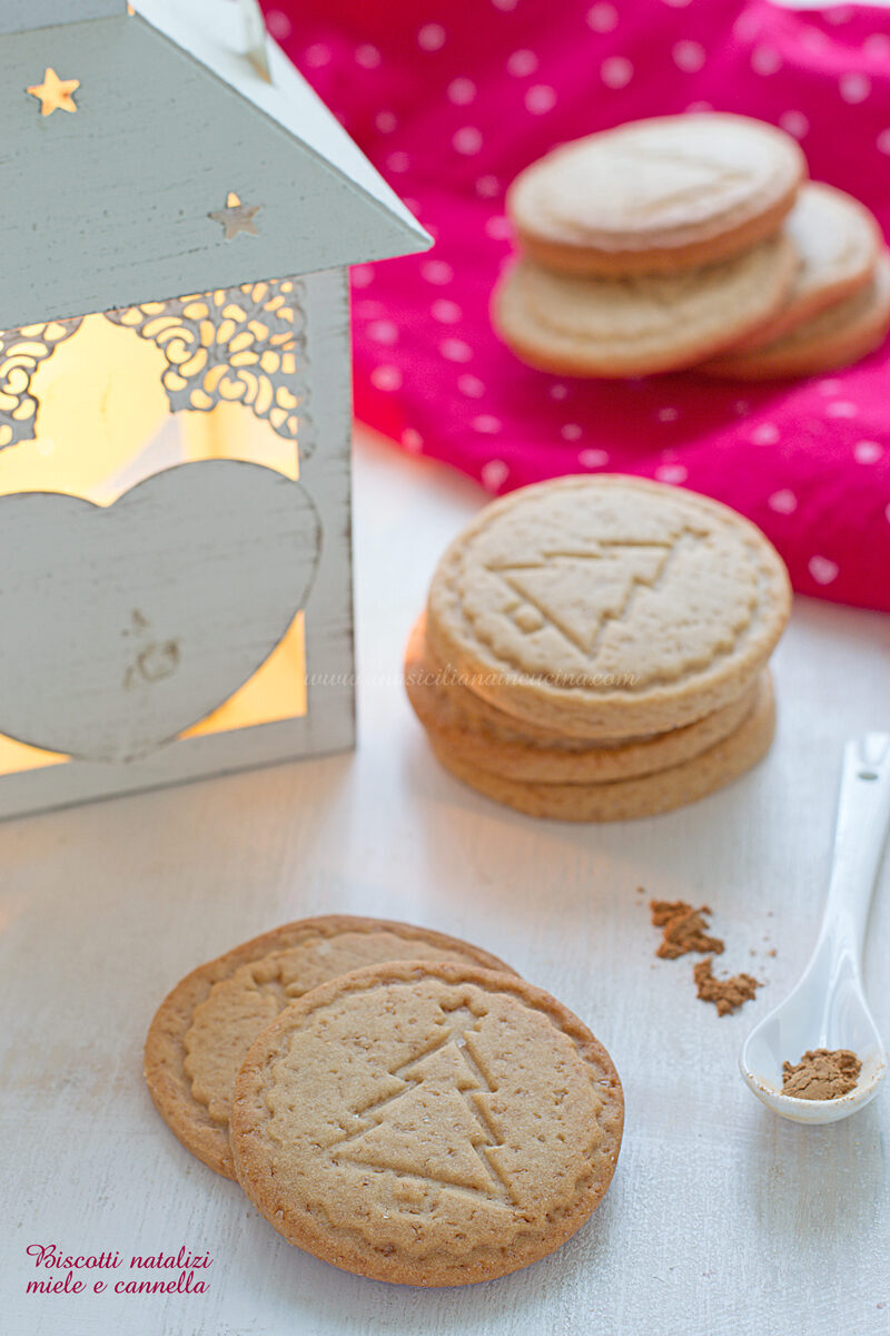 Biscotti natalizi miele e cannella