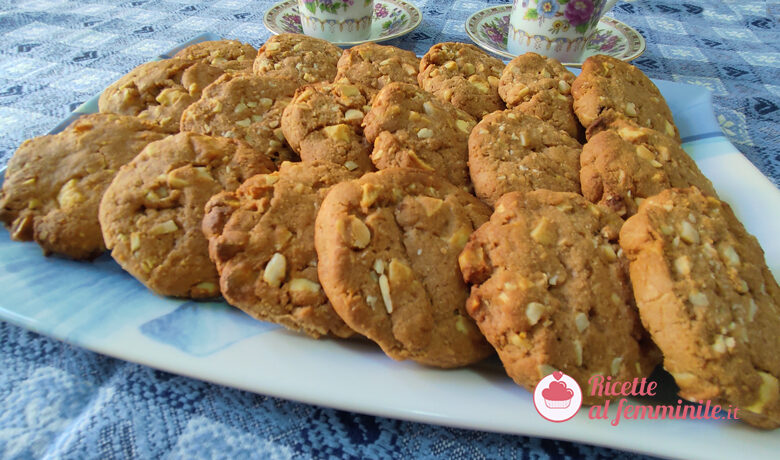 Biscotti noci di macadamia e cioccolato bianco