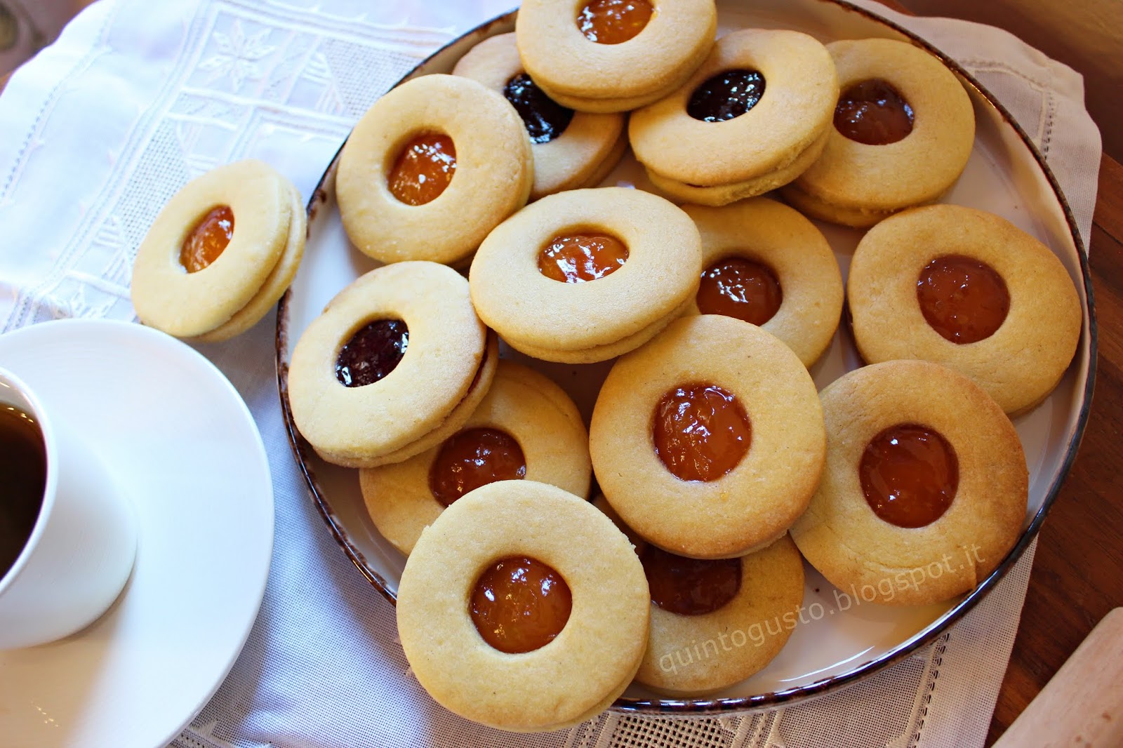 Biscotti occhio di bue con frolla di montersino