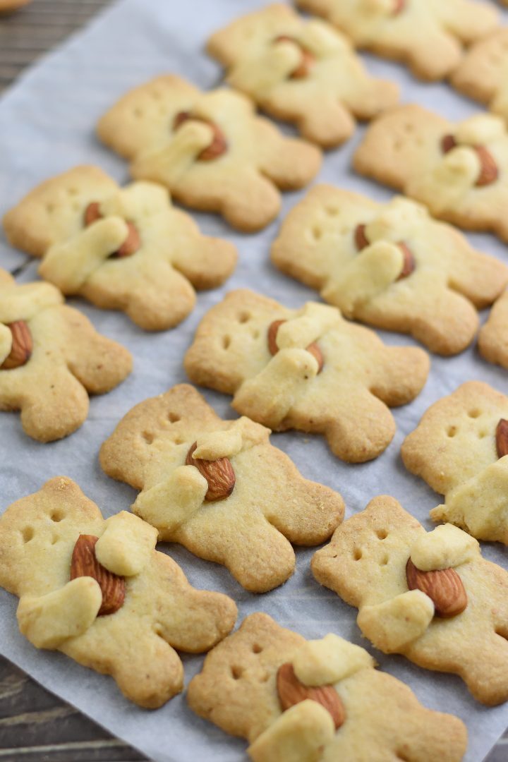 Biscotti orsetti di frolla con mandorla
