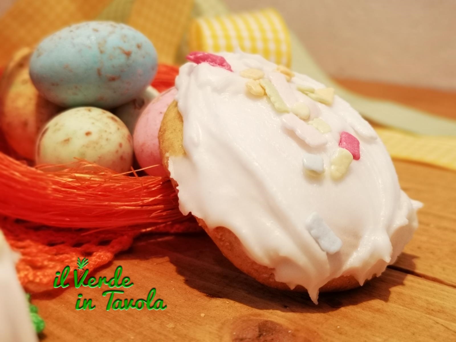 Biscotti ovetti di pasqua glassati con zuccherini la ricetta