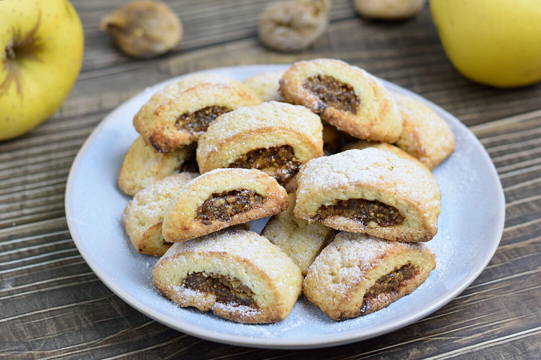 Biscotti ripieni di fichi e mele