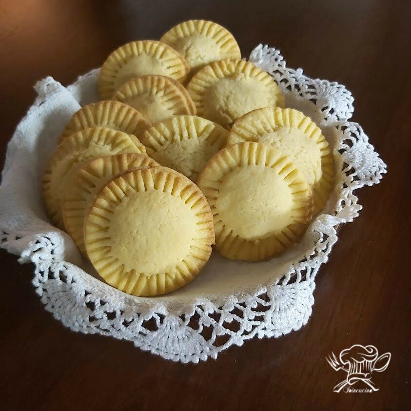 Biscotti ripieni di marmellata di limoni con bimby