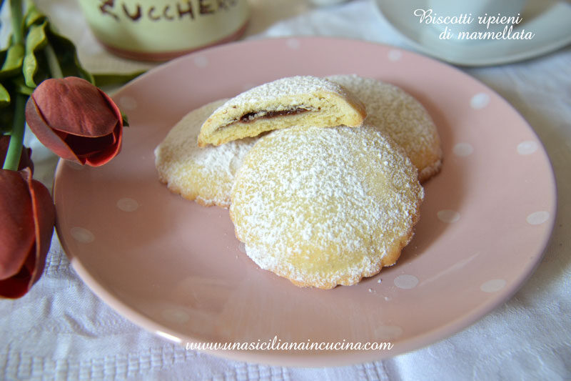 Biscotti ripieni di marmellata