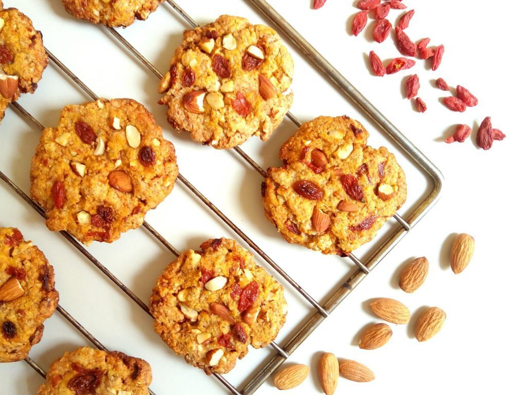 Biscotti rustici alle mandorle e bacche di goji