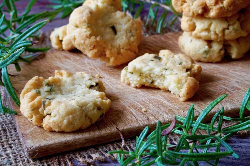 Biscotti salati al rosmarino
